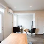Light Filled 2 Bdr Unit In Mile End By Den Stays