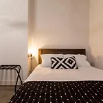 Huge 2 Bdr With Balcony In Mile End By Den Stays