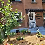 Sleep Quietly 20 Minutes From Downtown Montreal