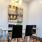 Stylish Townhome Dt Mtl