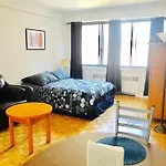 Stylish Montreal Apartment: Comfortable Stay In The Golden Square Mile