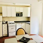 Stylish Montreal Apartment: Comfortable Stay In The Golden Square Mile
