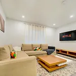 Cozy & Luxurious 3-Br Condo