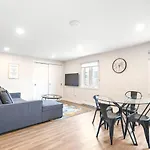 Duplex 6 Bedrooms In Heart Of Plateau Mont-Royal