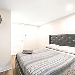 Duplex 6 Bedrooms In Heart Of Plateau Mont-Royal