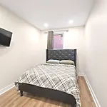 Duplex 6 Bedrooms In Heart Of Plateau Mont-Royal