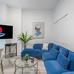 Luxurious 3Bd Apt In Heart Of Downtown Free Parking On-Site 5 Min Walk To Bell Center