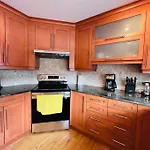 Family-Friendly 3Br Home With Backyard