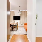 M11 - The Cozy Suite 2Br Prime Location Downtown Montreal