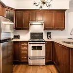 Beautiful Downtown Studio Apartment - A