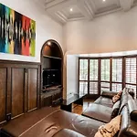 Beautiful Downtown Studio Apartment - A