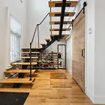 Jolie Maison Entiere A Montreal