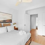 Trendy 2-Bedroom Haven By Jean Talon Market