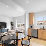 Trendy 2-Bedroom Haven By Jean Talon Market