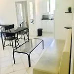 Stylish Montreal Apartment Comfortable Stay In The Golden Square Mile