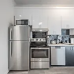 Spacious 5-Bed Oasis In The Heart Of Downtown-5 Min To Bell Center, Free Parking