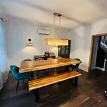 Ville-Emard Duplex Avec Esprits De Communaute