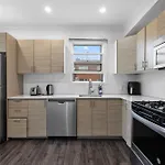 Cozy 1Br Apartment With Workspace In Trendy Monkland Village