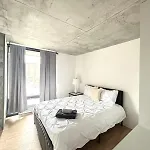 Modern 2 Bedroom Condo In Griffintown - Stylish And Convenient