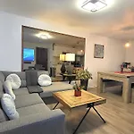 Stunning 3Br Apartment, Free Parking,