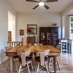Spacious 2-Level 4 Bedroom Home Near Jean-Talon Market, Pets Welcome!