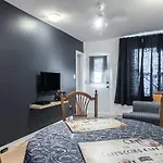 Metro Sherbrooke - 1 Bedroom