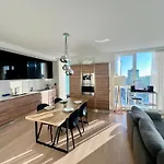 Modern 2 Bedrooms Downtown Montreal