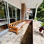 Sunlit Haven Apartment - Free Parking