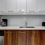 Nice Unit In Heart Of Downtown Balcony View Zm5