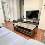 1Bdr Mezzanine-Bishop-Vibe Central Mtl Zx7