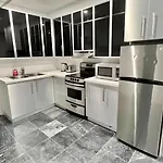 Charming 1Bdr Apartment On Bishop St- Mtl Zx4