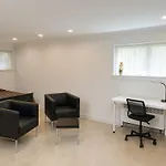 Stylish Furnished Modern Studio, Bright And Spacious 20 Minutes From Downtown
