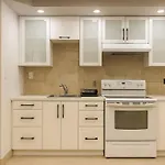 Stylish Furnished Modern Studio, Bright And Spacious 20 Minutes From Downtown