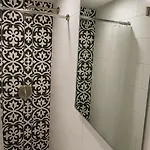 Stylish Furnished Modern Studio, Bright And Spacious 20 Minutes From Downtown