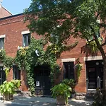 Sir Montcalm Gite B&B