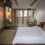 3-Storey Penthouse With Old Port View
