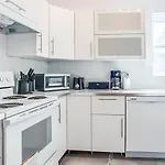 Modern Cote-Des-Neiges Suites By Sonder