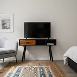 Lovely Studio In Quartier Des Spectacles By Sonder