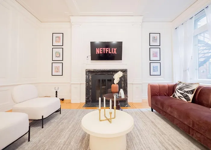 Historical Condo In Montreal - La Marie Antoinette