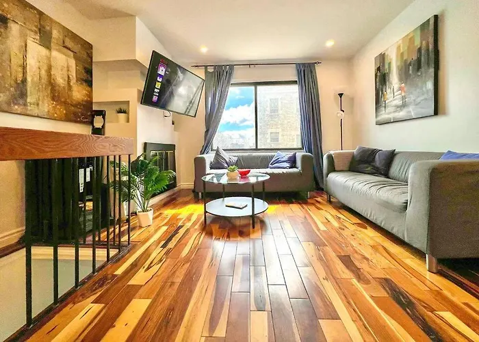 Stylish Townhome Dt Mtl