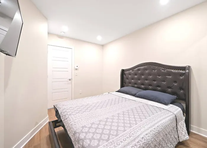 Duplex 6 Bedrooms In Heart Of Plateau Mont-Royal