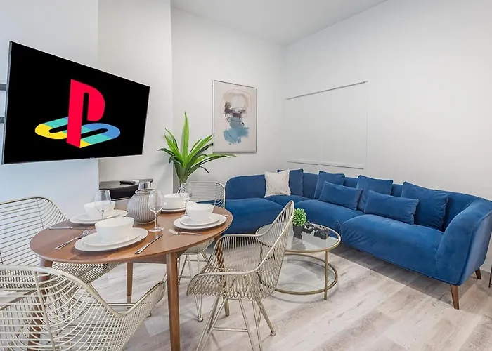 Luxurious 3Bd Apt In Heart Of Downtown Free Parking On-Site 5 Min Walk To Bell Center