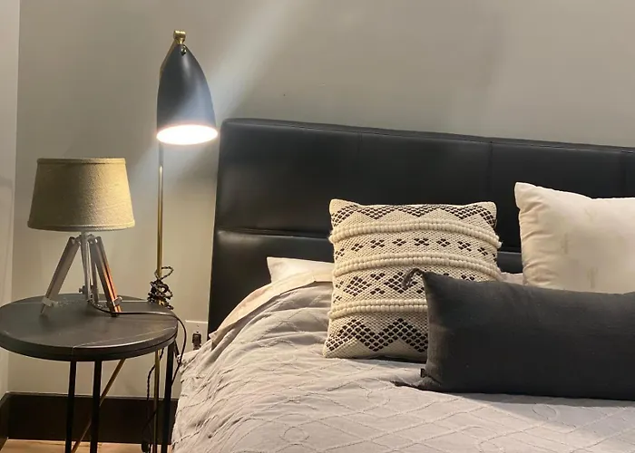 Private Room & Private Bathroom In Le Plateau