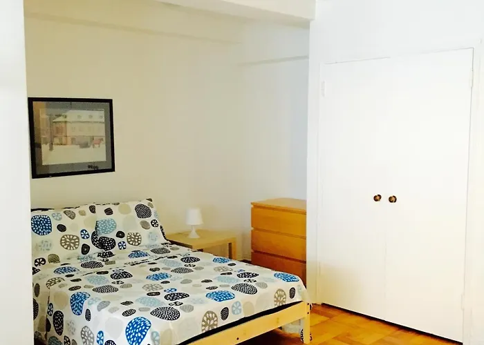 Stylish Montreal Apartment: Comfortable Stay In The Golden Square Mile