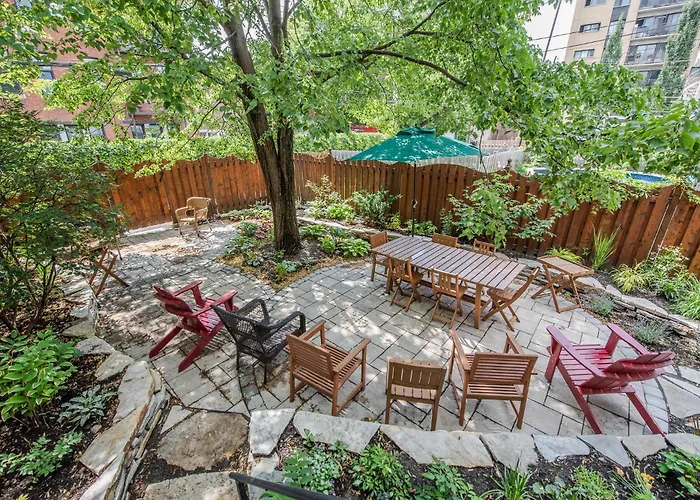 Spacious 2-Level 4 Bedroom Home Near Jean-Talon Market, Pets Welcome!