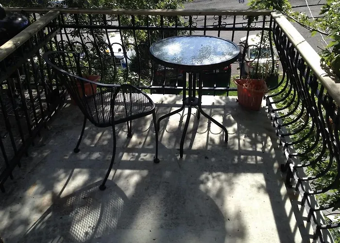 Metro Sherbrooke - 1 Bedroom