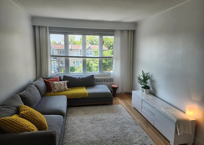 Large & Bright 3 Bedroom In Mtl