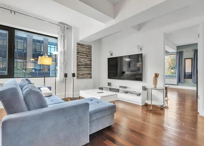 Luxurious 2 Bedroom 2 Bathroom Condo Downtown Montreal