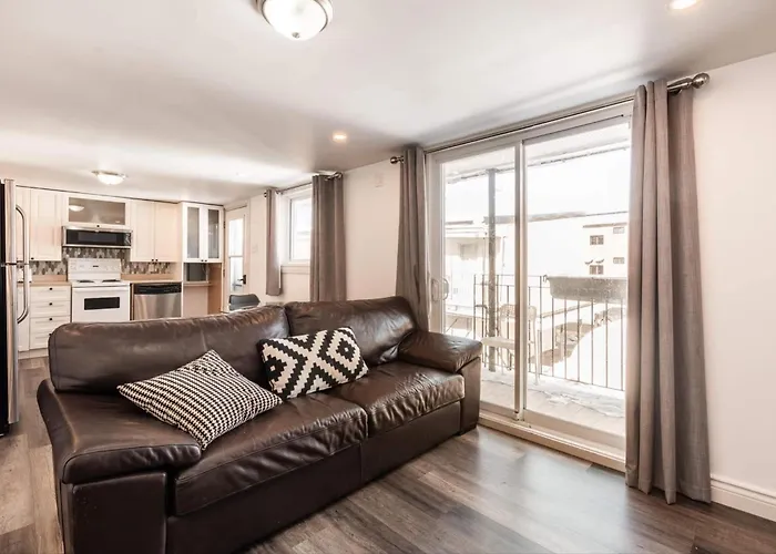 Spacious 2 Bedrooms Apartment 1896