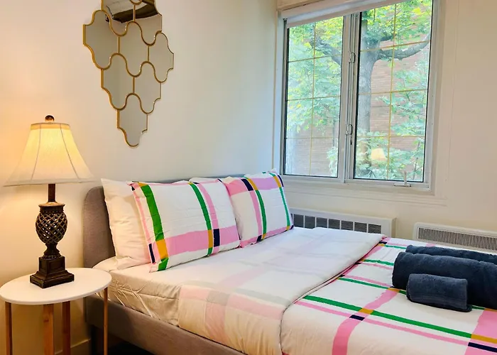 Sunlit Haven Apartment - Free Parking